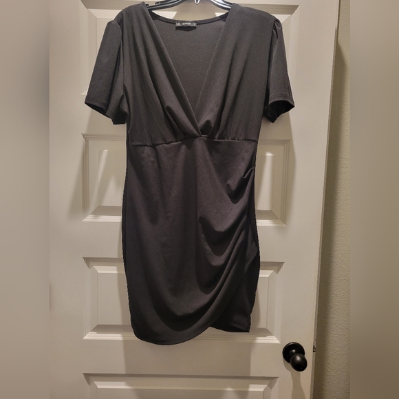 Black mini dress, never worn - Picture 1 of 3